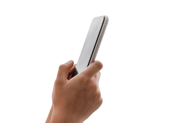 Persona usando Travel Remesas en su celular